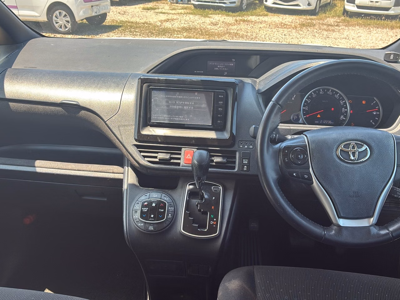 TOYOTA VOXY