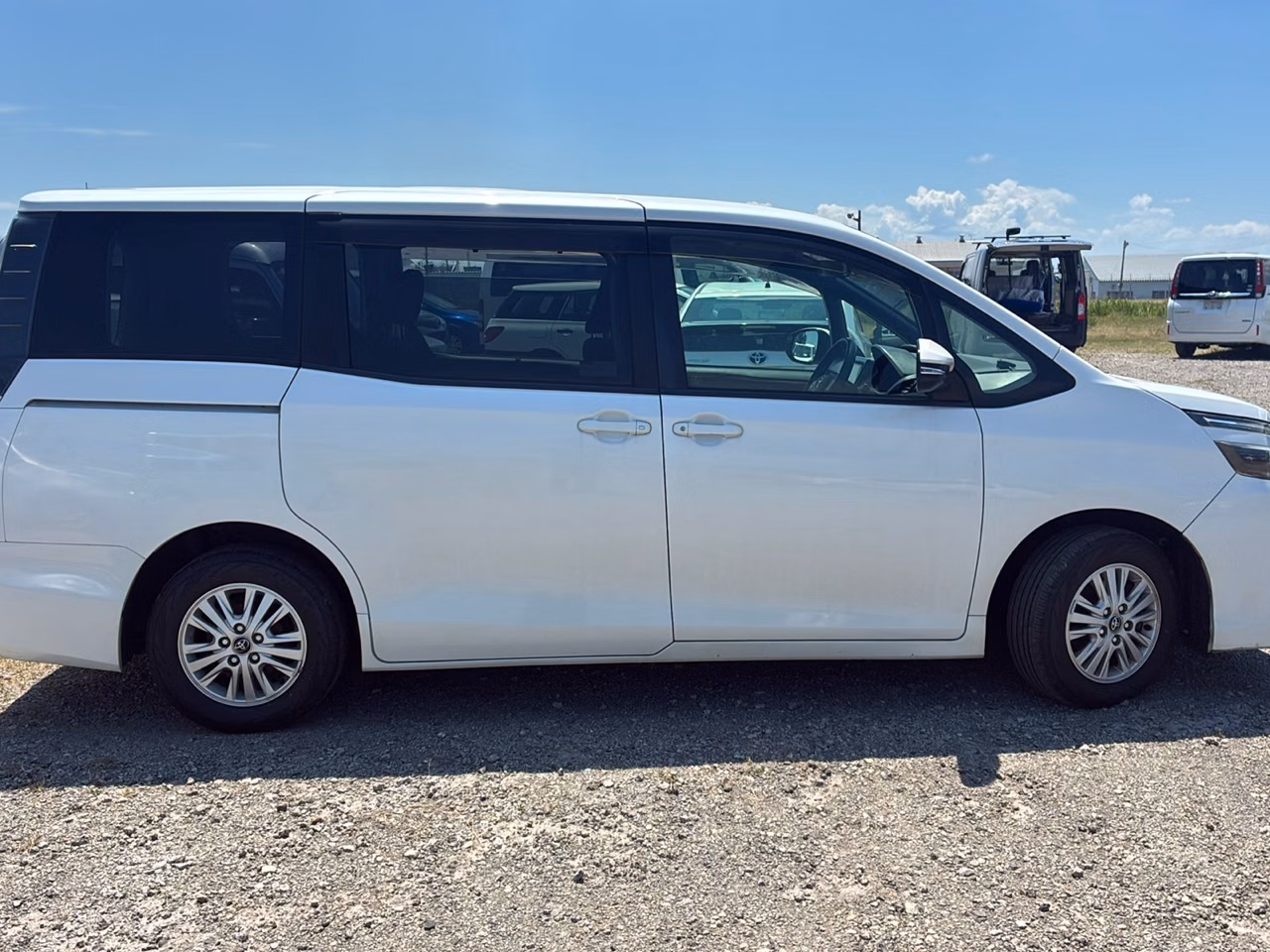 TOYOTA VOXY