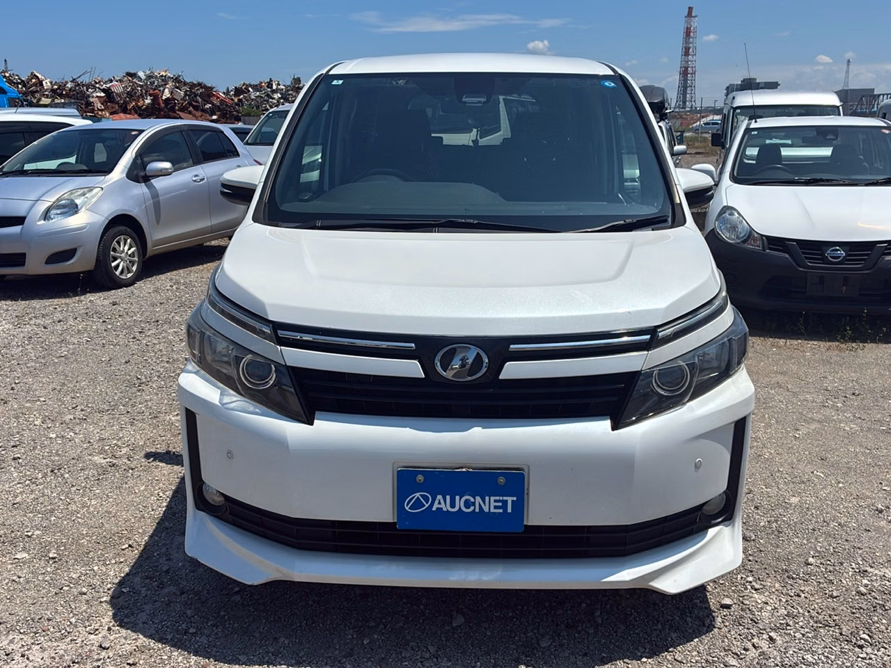TOYOTA VOXY