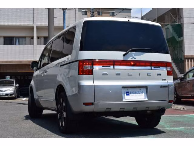 MITSUBISHI DELICA D:5