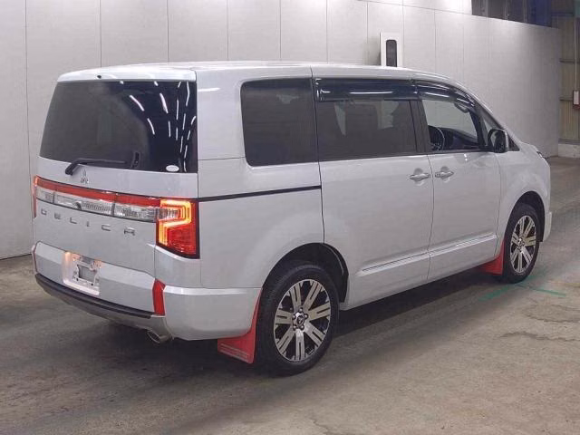 MITSUBISHI DELICA D:5