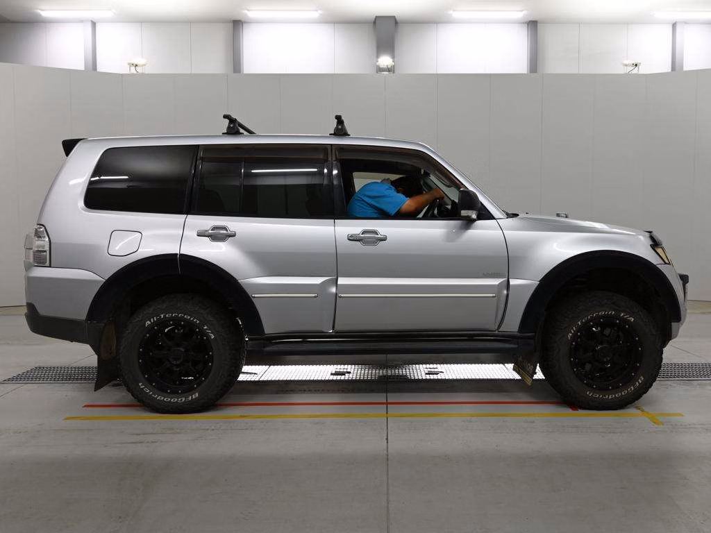 MITSUBISHI PAJERO