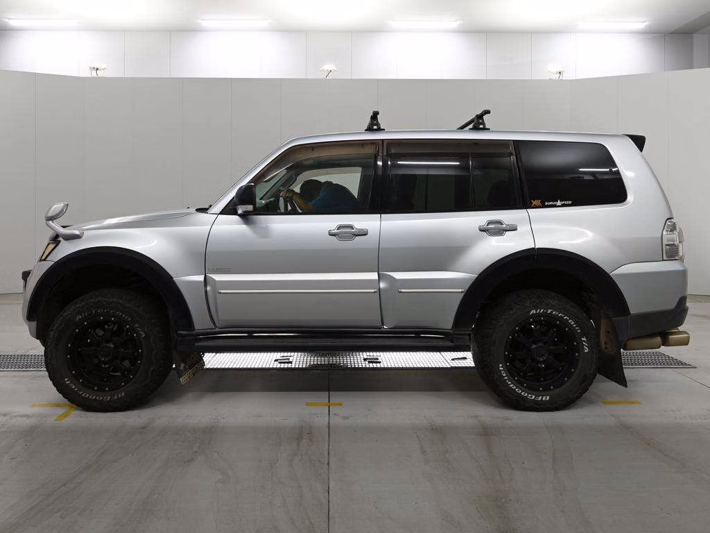 MITSUBISHI PAJERO
