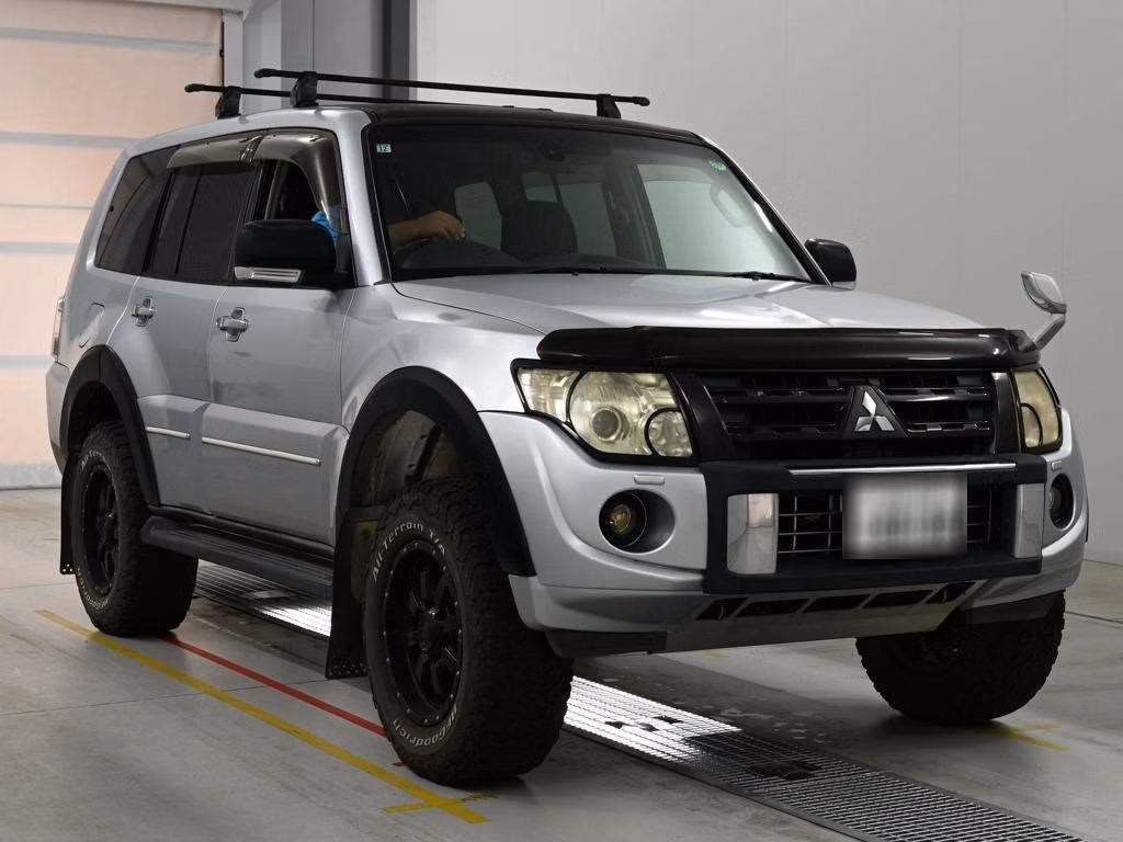 MITSUBISHI PAJERO