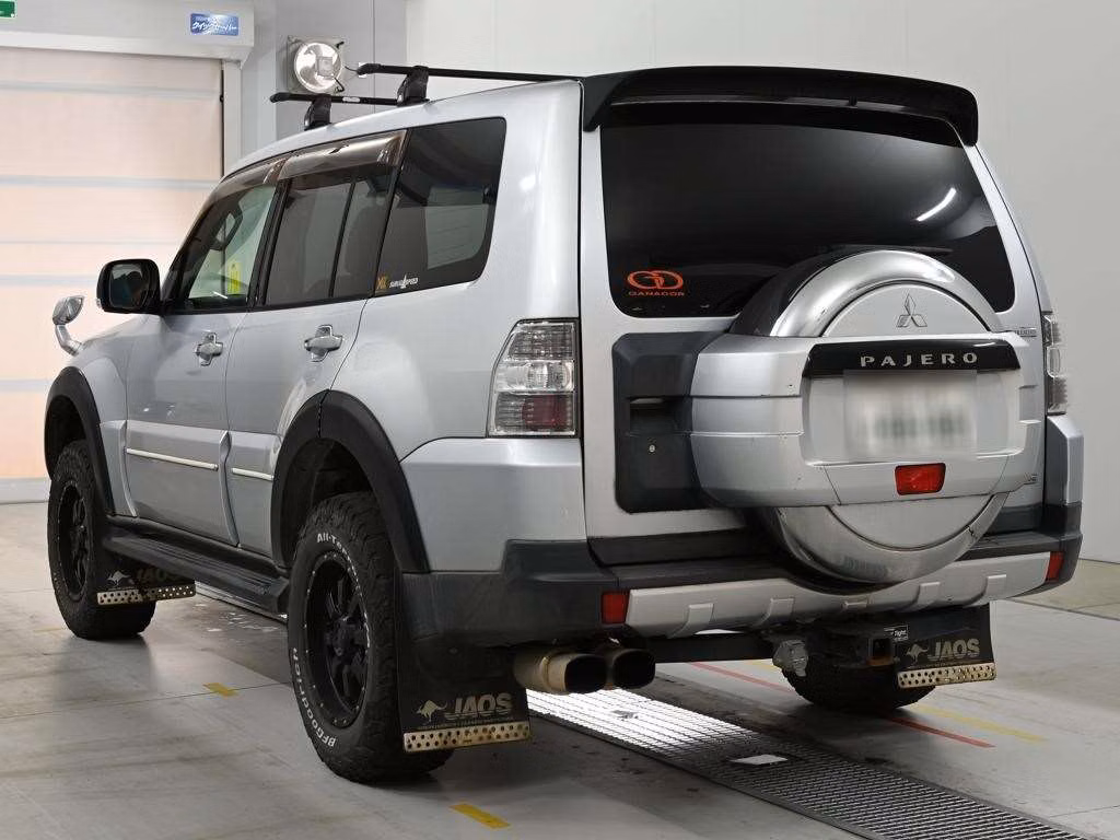 MITSUBISHI PAJERO