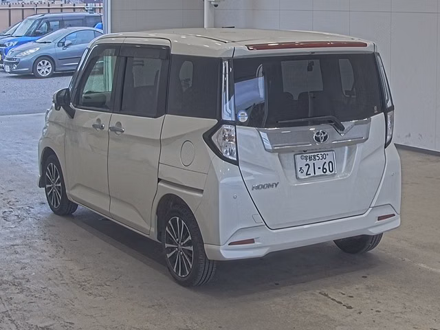 TOYOTA ROOMY