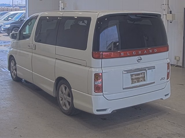 NISSAN ELGRAND
