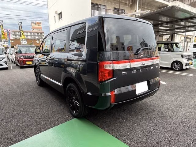 MITSUBISHI DELICA D:5