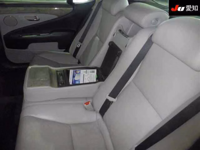 LEXUS LS600H