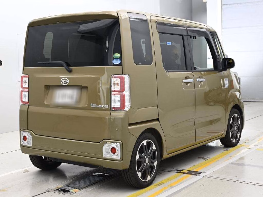 DAIHATSU WAKE