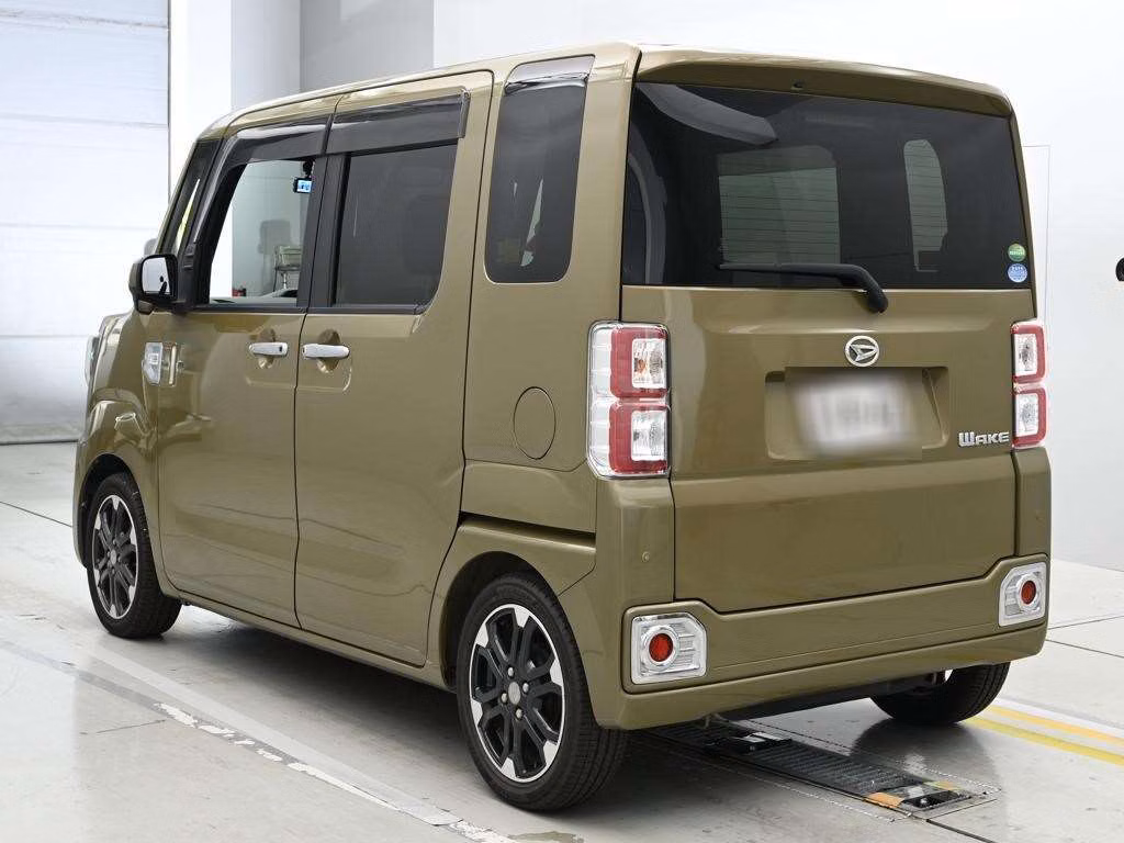 DAIHATSU WAKE