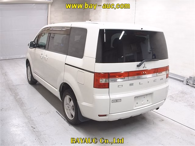 MITSUBISHI DELICA D:5