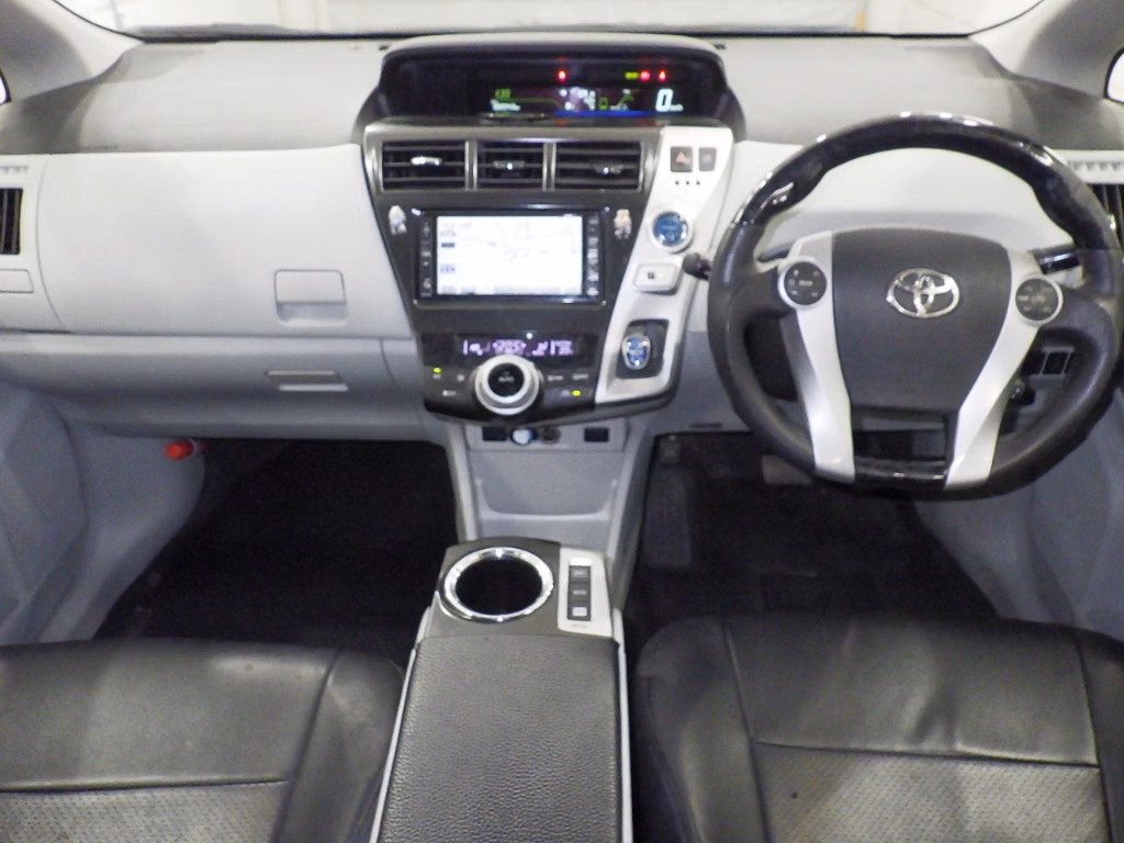 TOYOTA PRIUS ALPHA