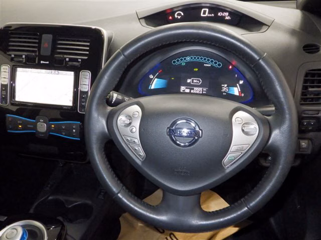 NISSAN LEAF