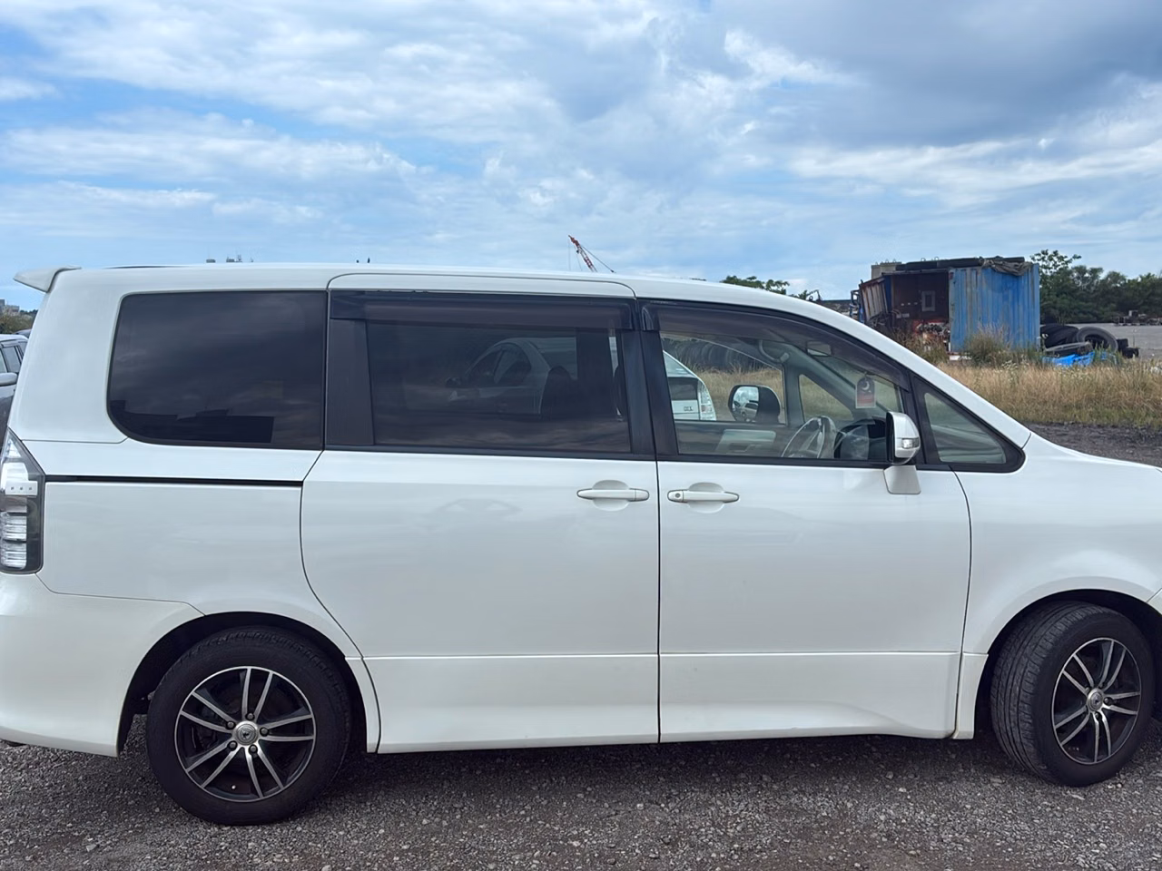 TOYOTA VOXY