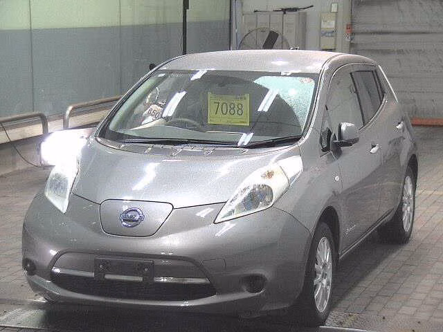NISSAN LEAF