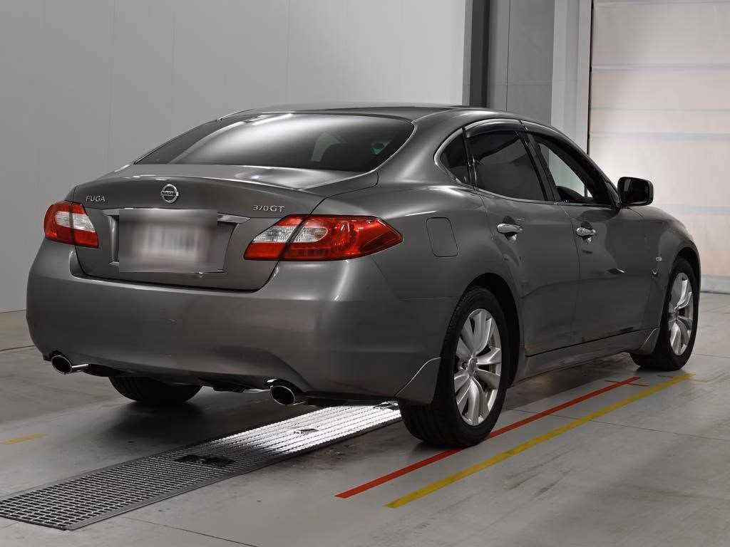 NISSAN FUGA