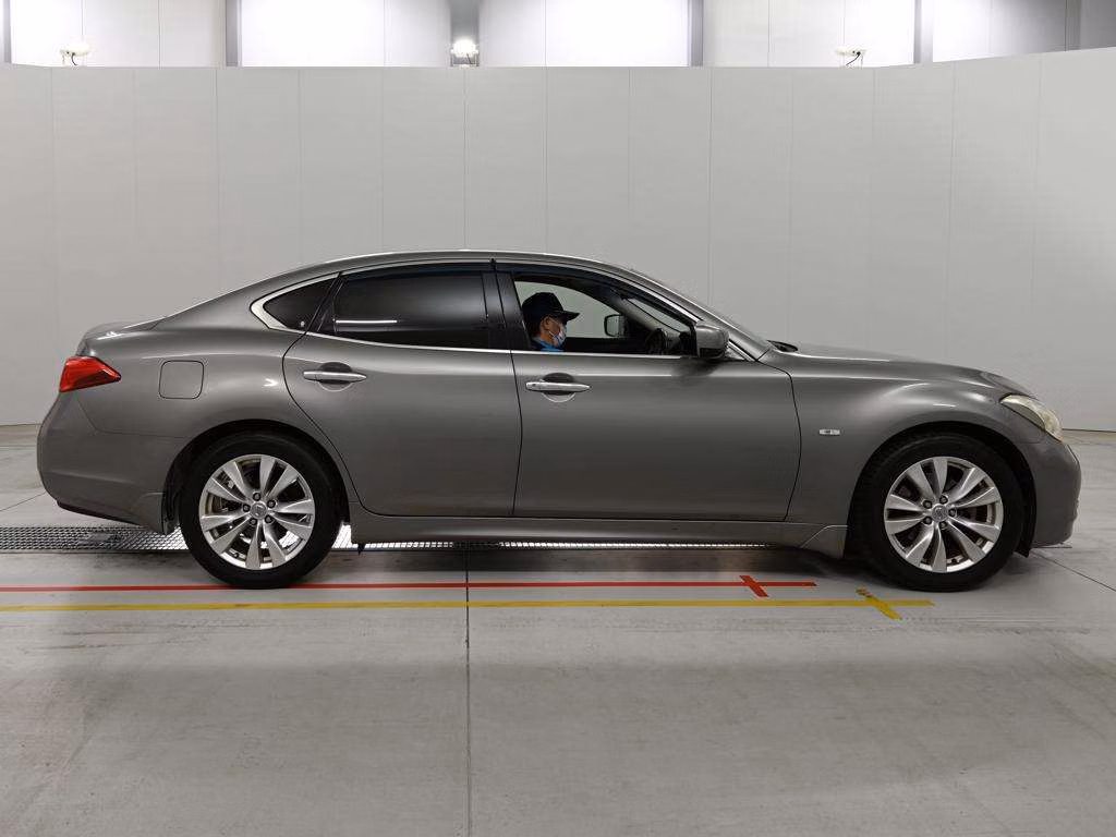 NISSAN FUGA
