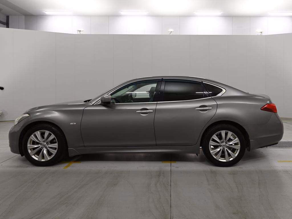 NISSAN FUGA