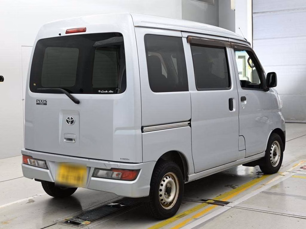 TOYOTA PIXIS VAN