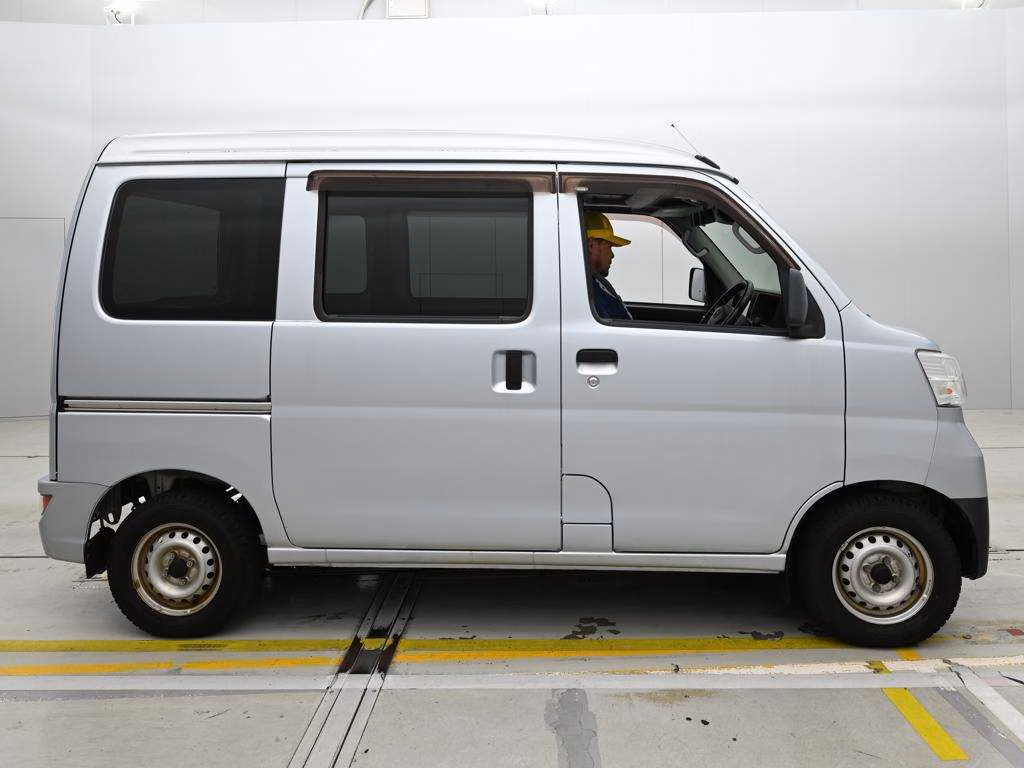 TOYOTA PIXIS VAN