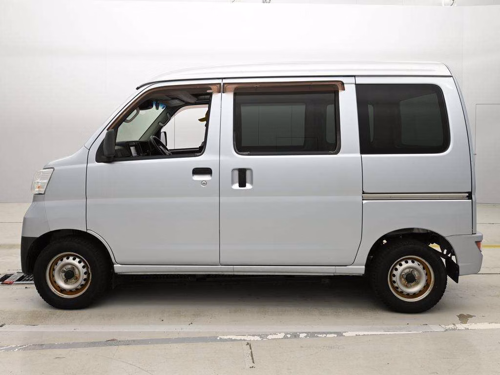 TOYOTA PIXIS VAN