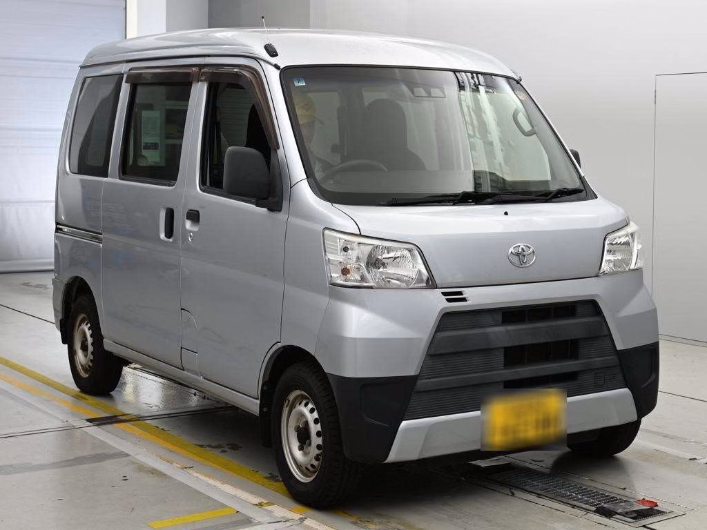 TOYOTA PIXIS VAN