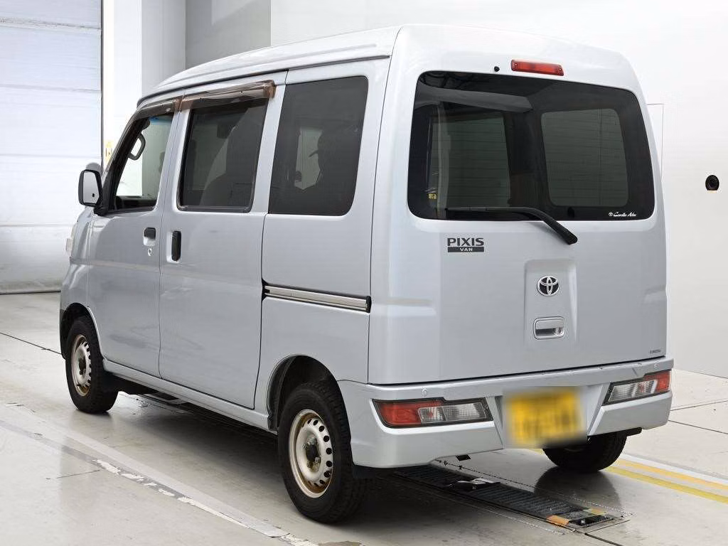 TOYOTA PIXIS VAN
