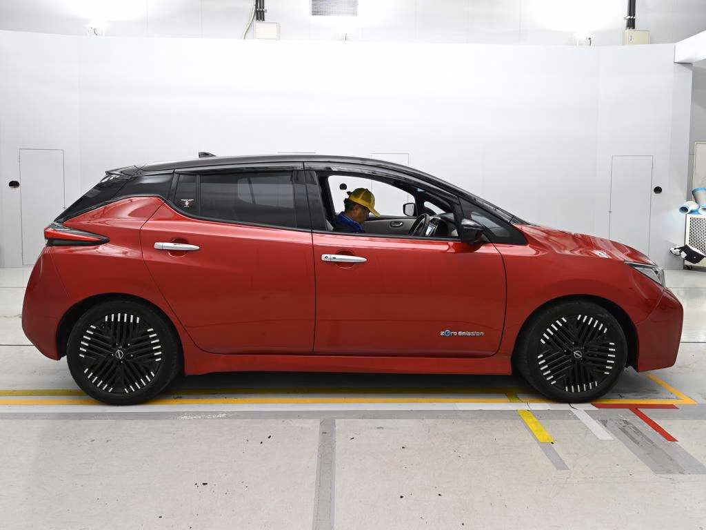 NISSAN LEAF