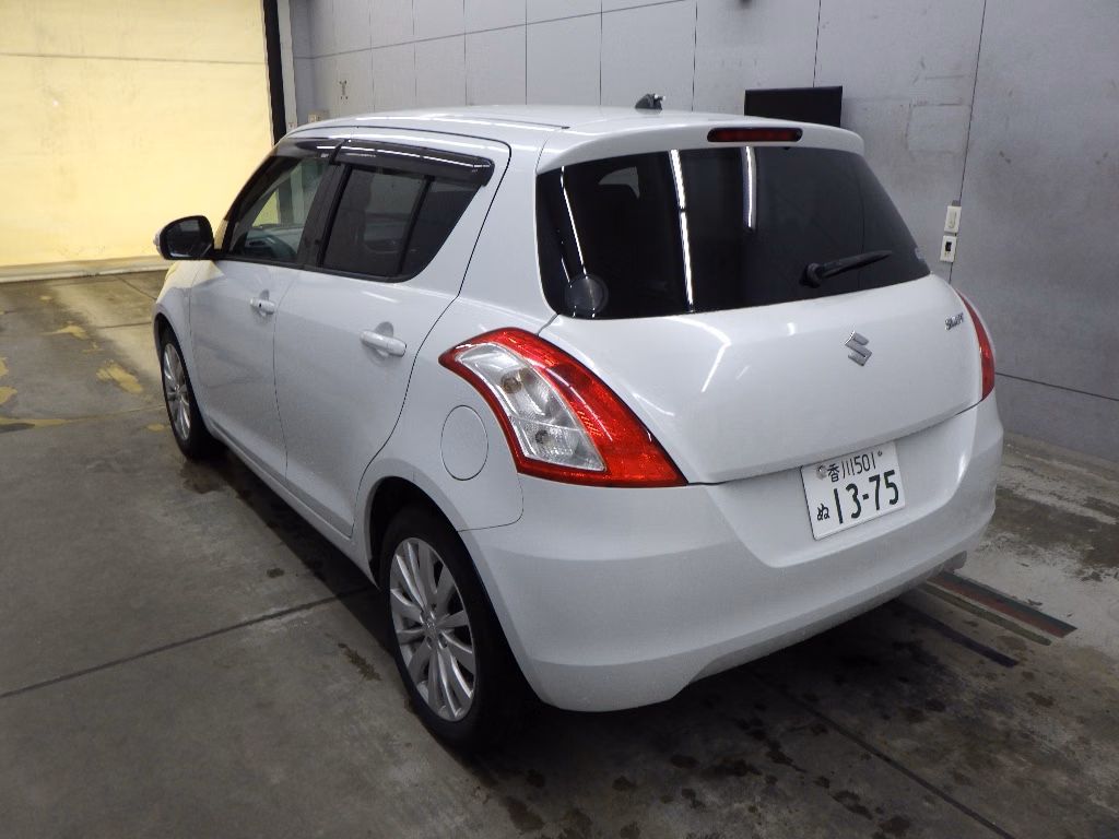 SUZUKI SWIFT