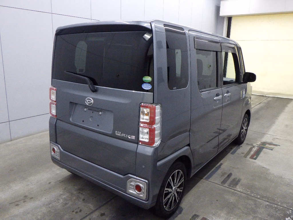 DAIHATSU WAKE