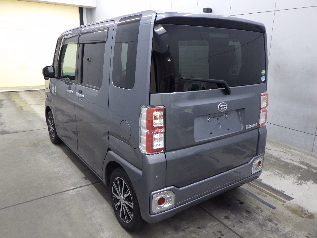 DAIHATSU WAKE