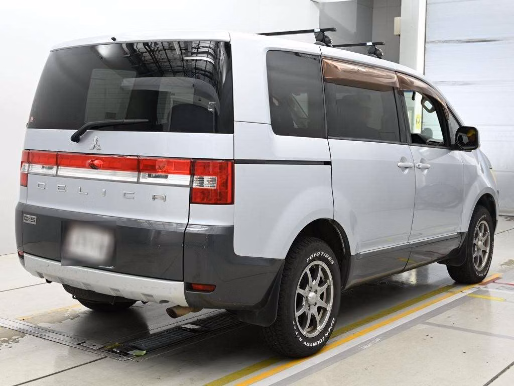 MITSUBISHI DELICA D:5