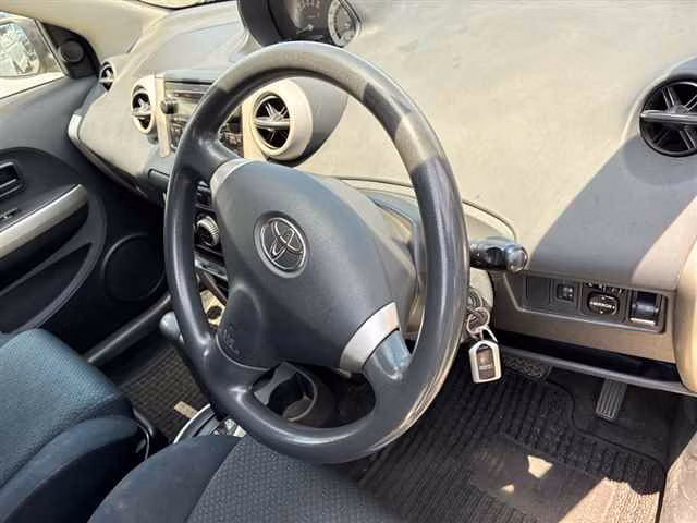 TOYOTA IST