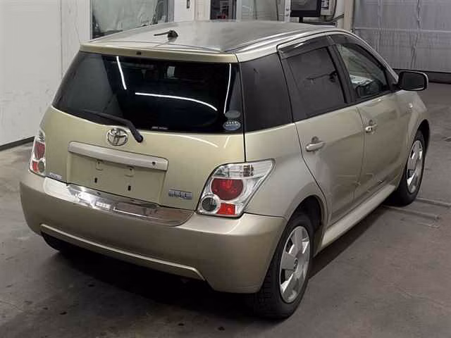 TOYOTA IST