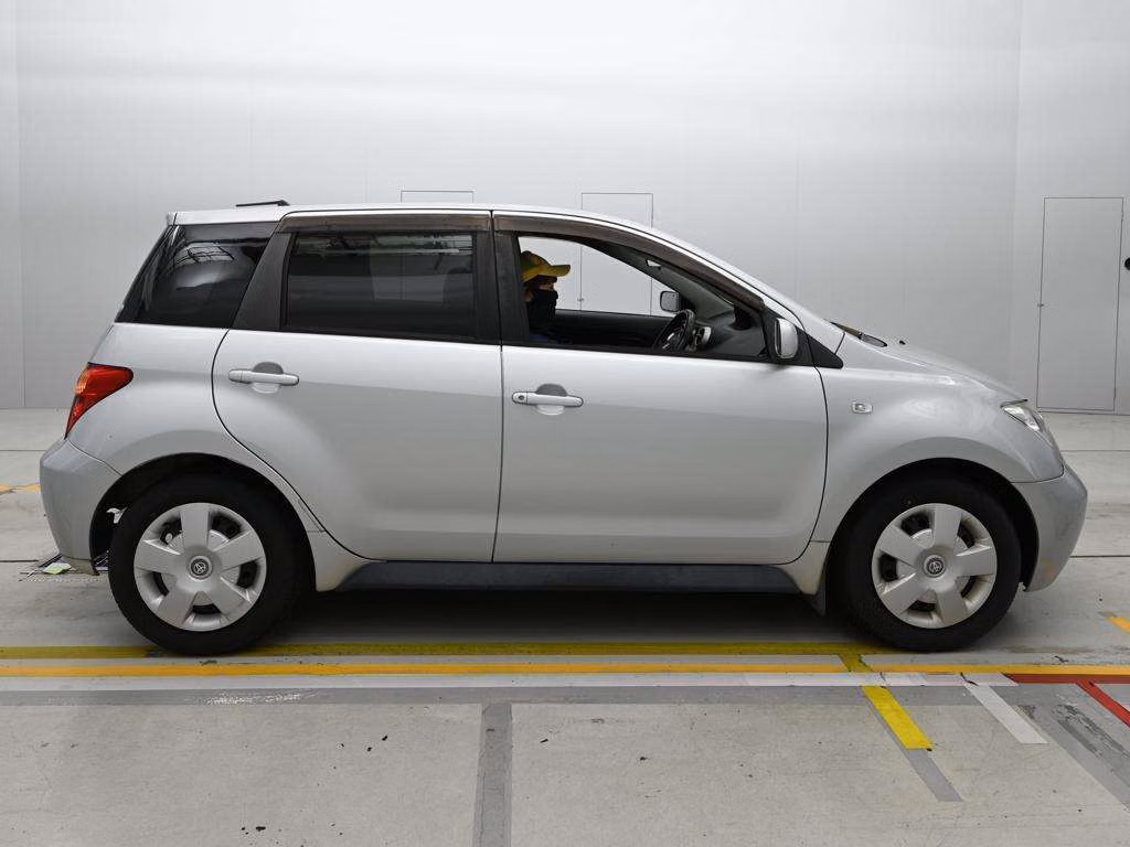TOYOTA IST