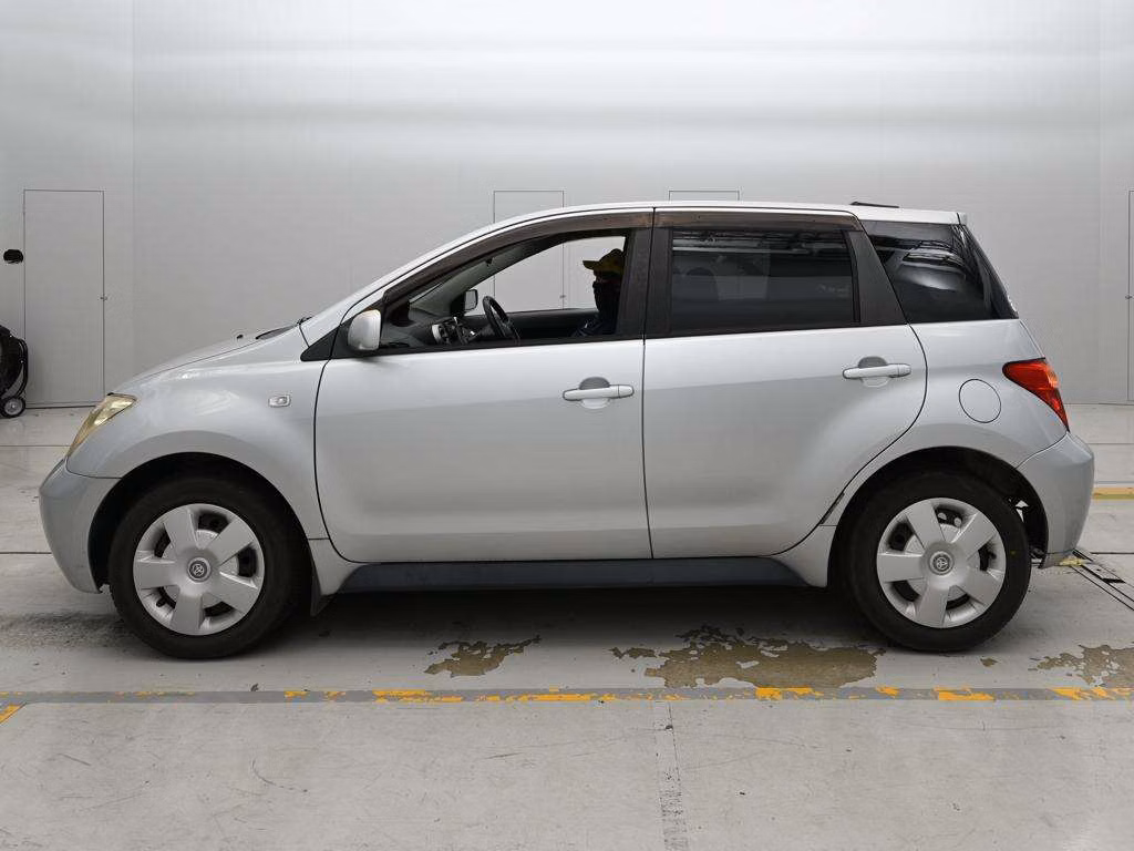TOYOTA IST