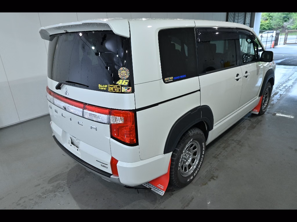 MITSUBISHI DELICA D:5