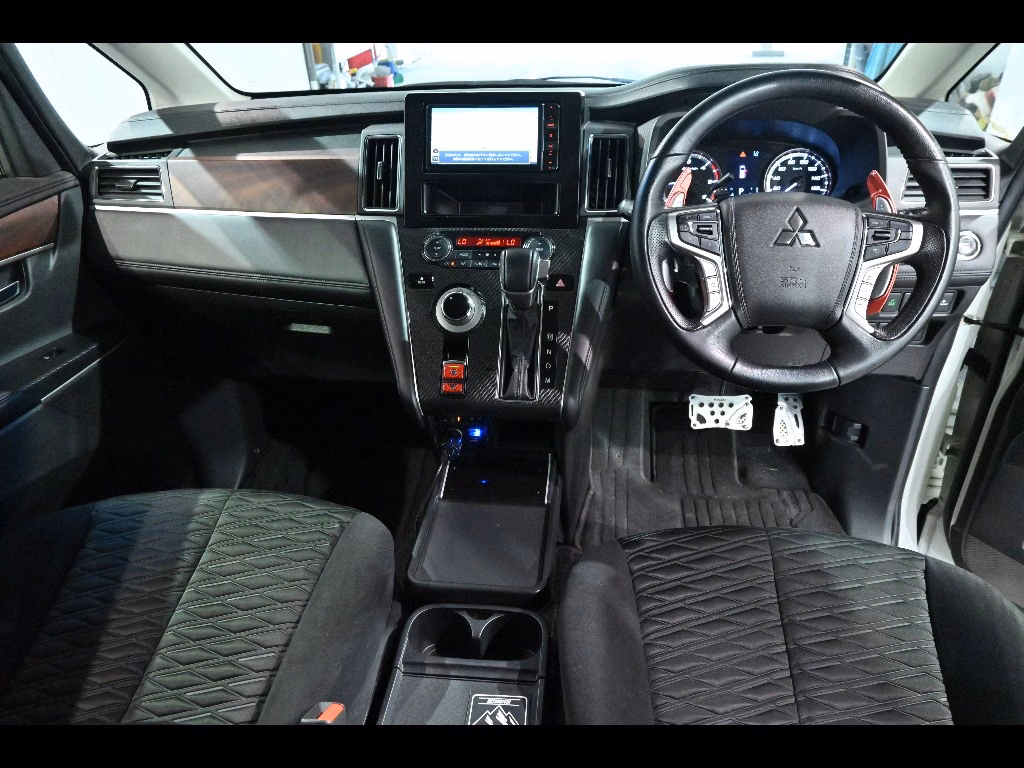 MITSUBISHI DELICA D:5