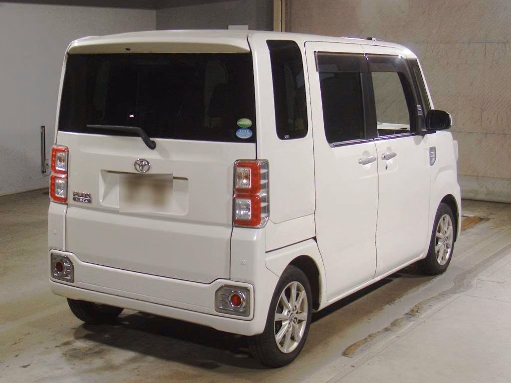 TOYOTA PIXIS MEGA