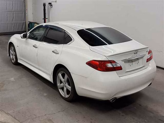 NISSAN FUGA