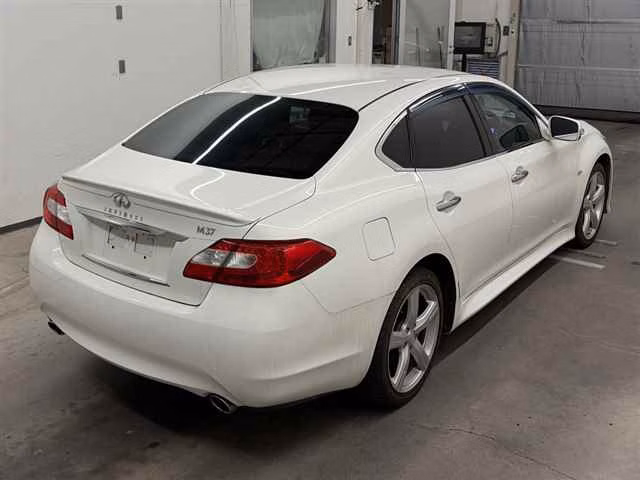 NISSAN FUGA