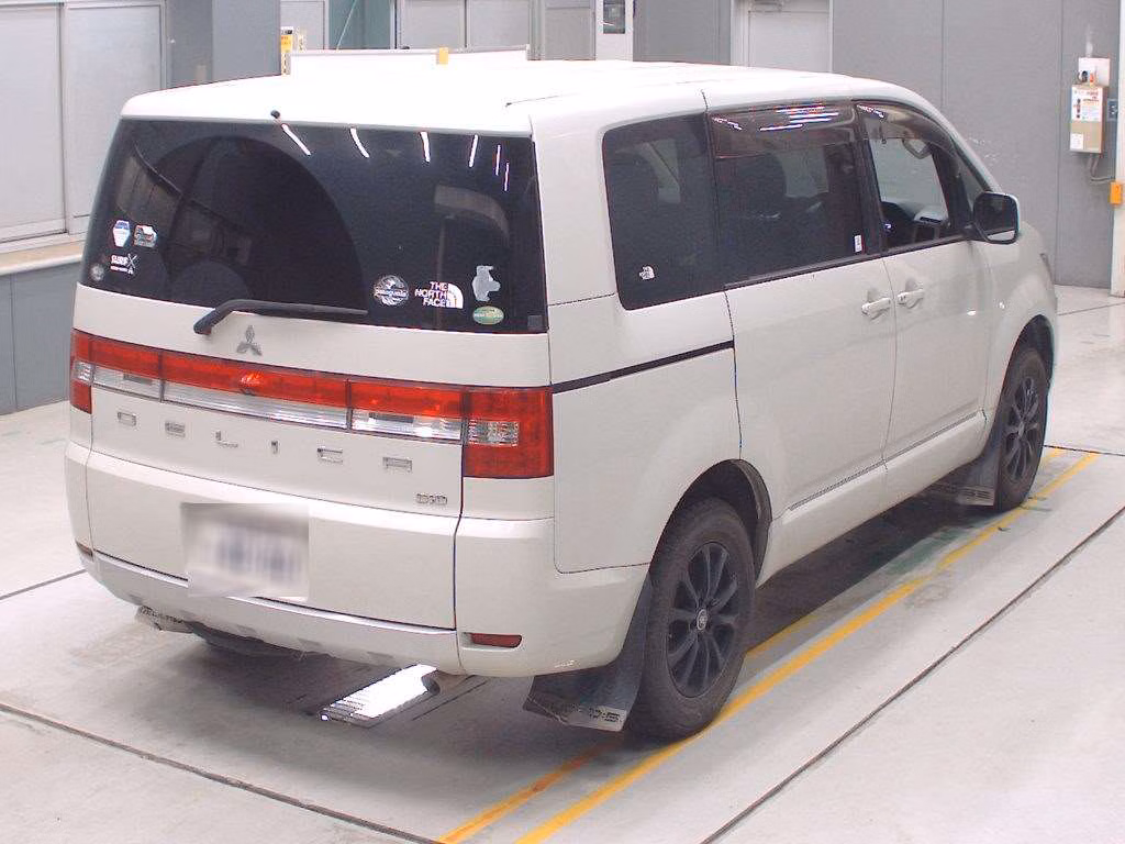 MITSUBISHI DELICA D:5