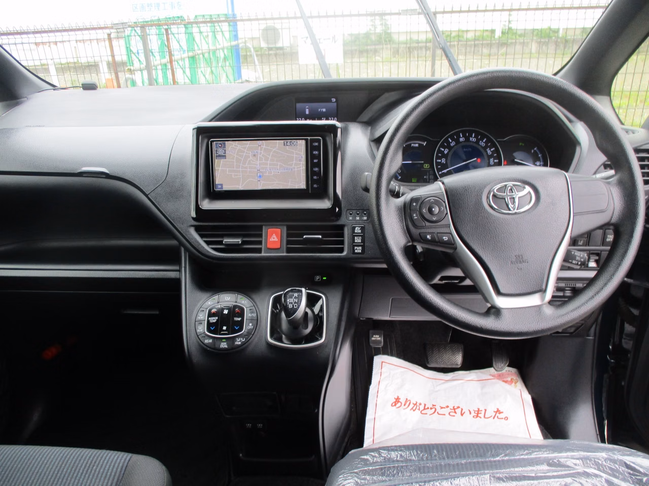 TOYOTA VOXY