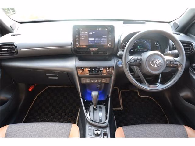 TOYOTA YARIS CROSS