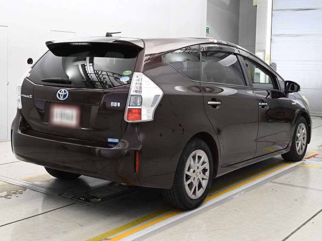 TOYOTA PRIUS ALPHA