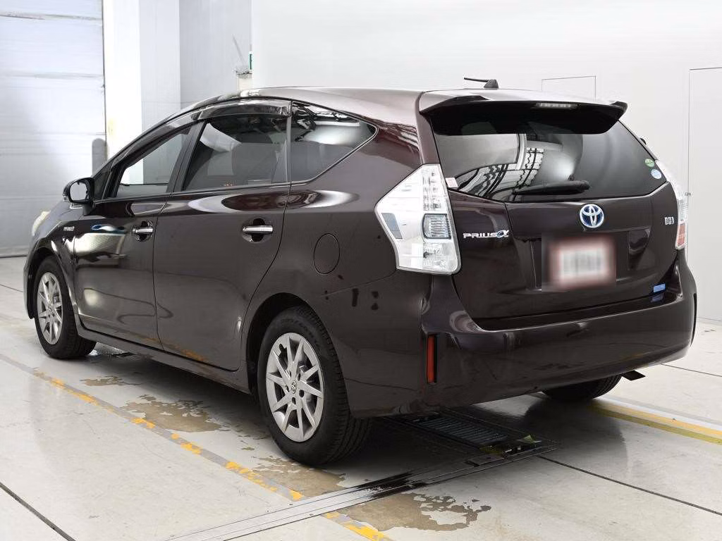 TOYOTA PRIUS ALPHA