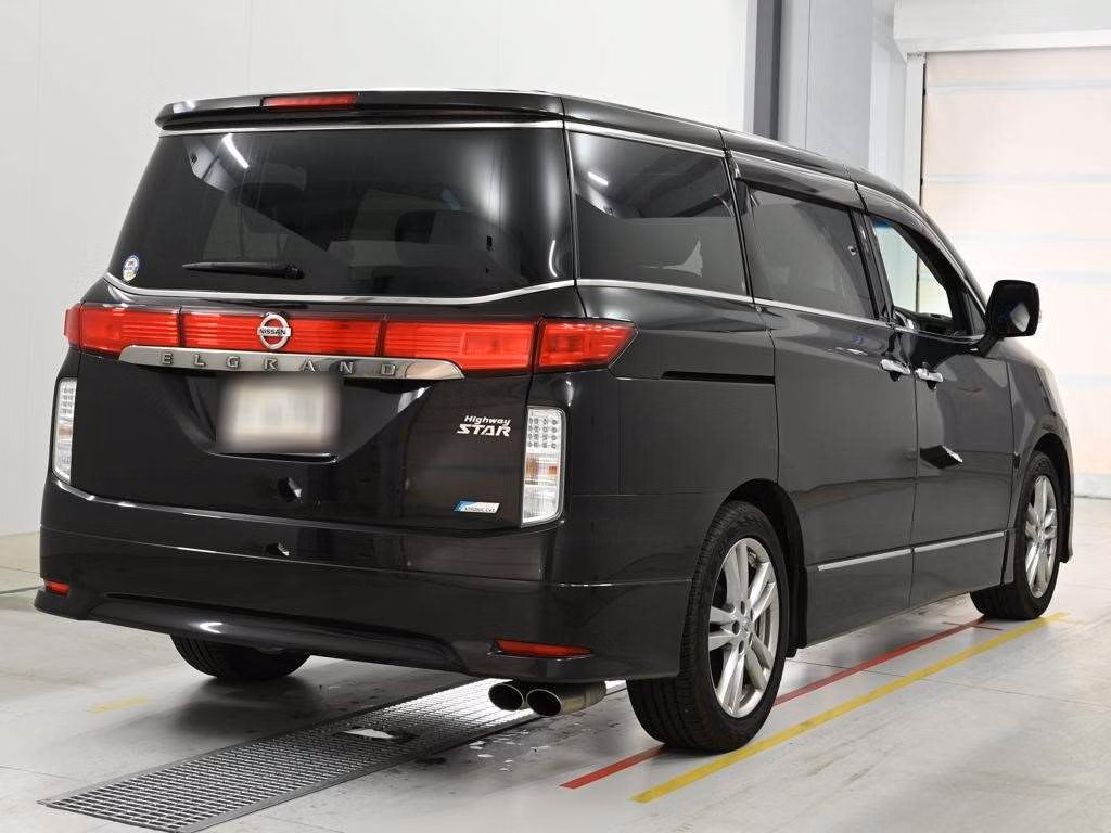 NISSAN ELGRAND