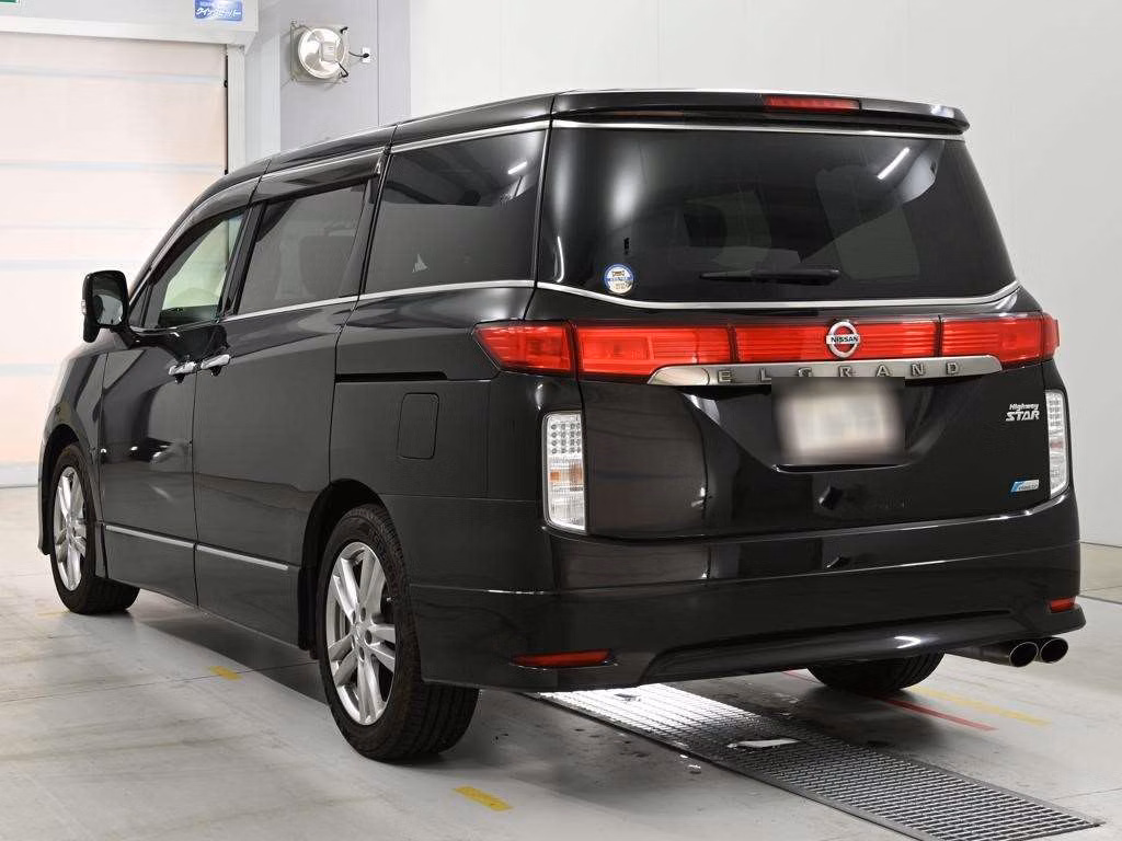 NISSAN ELGRAND