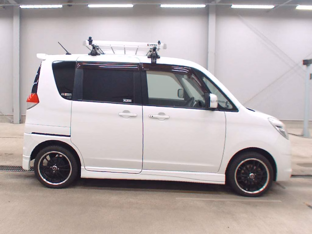 MITSUBISHI DELICA D:2